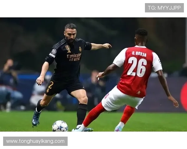 足球比赛中的进攻战术与防守反击