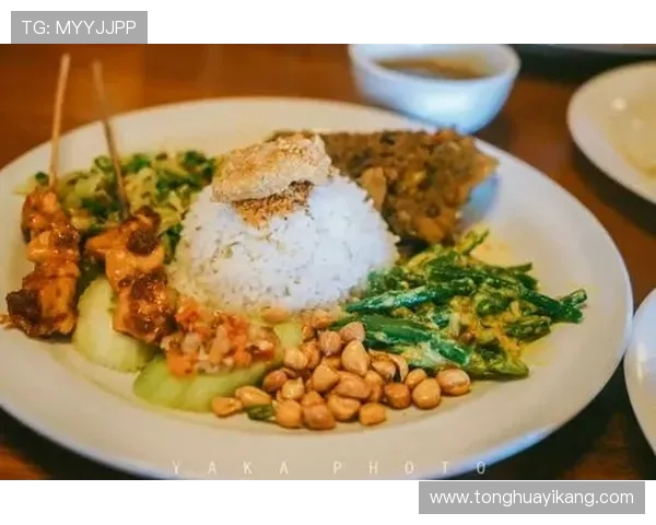 亚马尔分享赤道几内亚传统美食花生酱鸡肉饭的独特魅力与风味