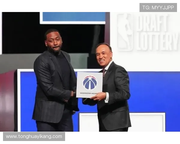 2012年NBA选秀安东尼戴维斯当选状元黄蜂队选中奥斯汀里弗斯